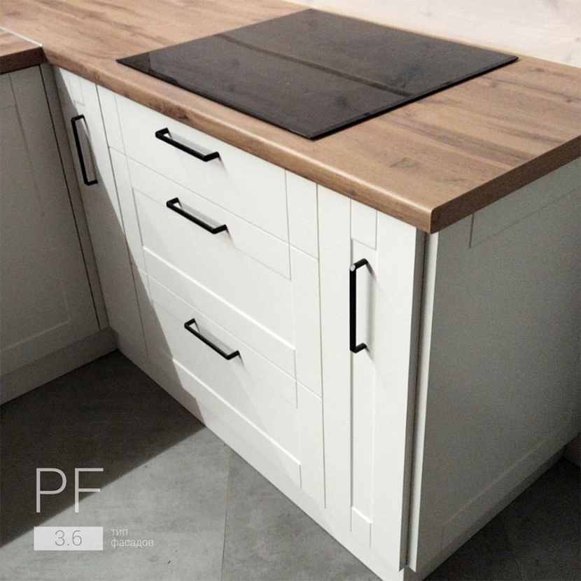 П-образная кухня с двумя окнами