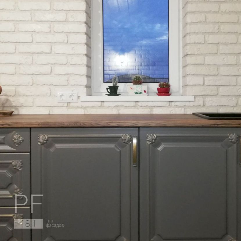 Линейная кухня без верхних шкафов.