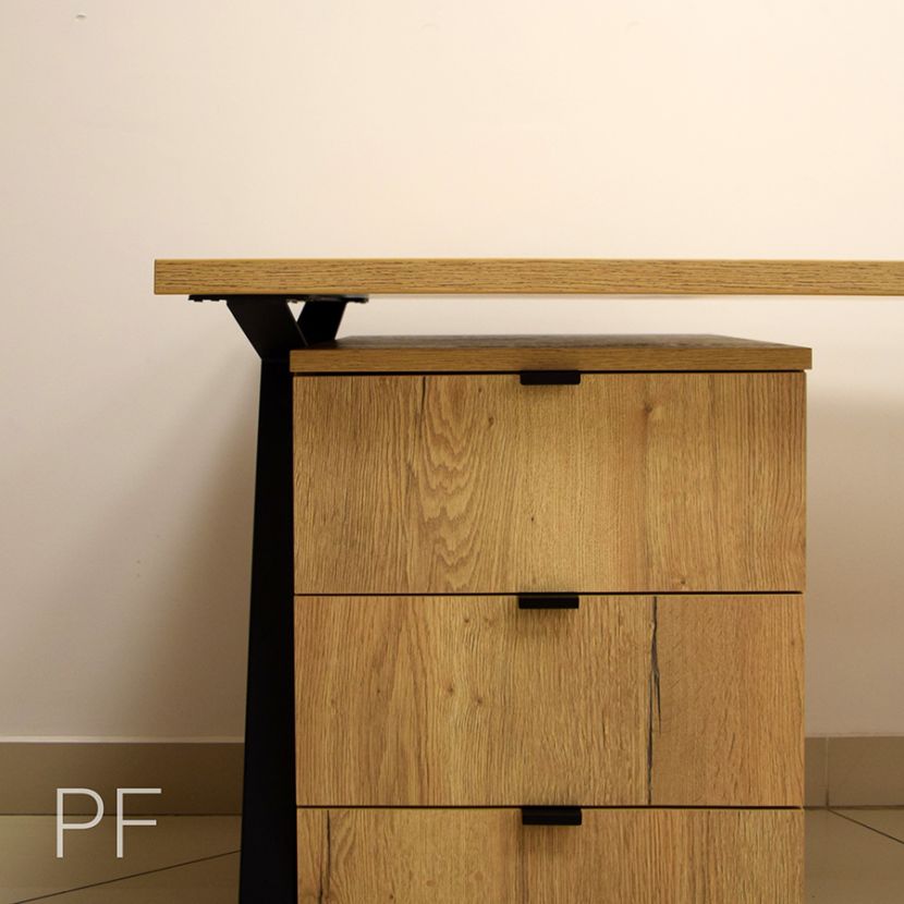 Стол Лофт с черными опорами