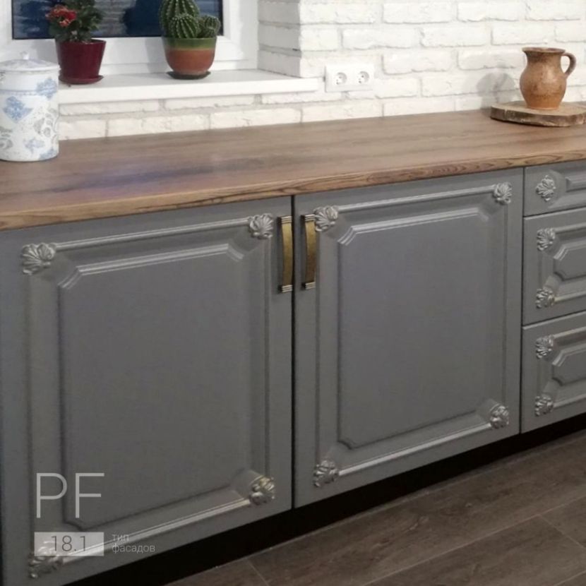 Линейная кухня без верхних шкафов.