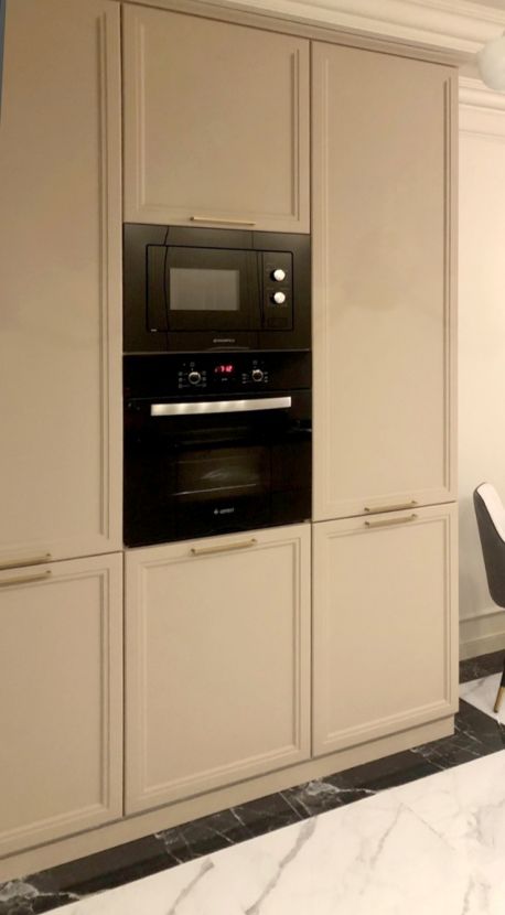 Лаконичная кухня в бежевых тонах