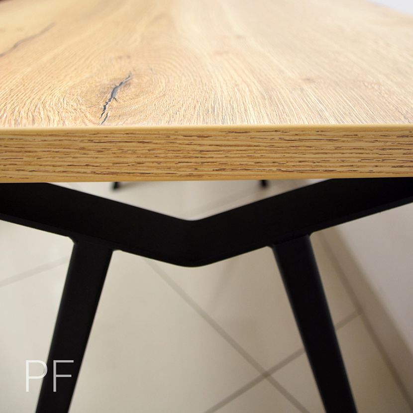 Стол Лофт с черными опорами