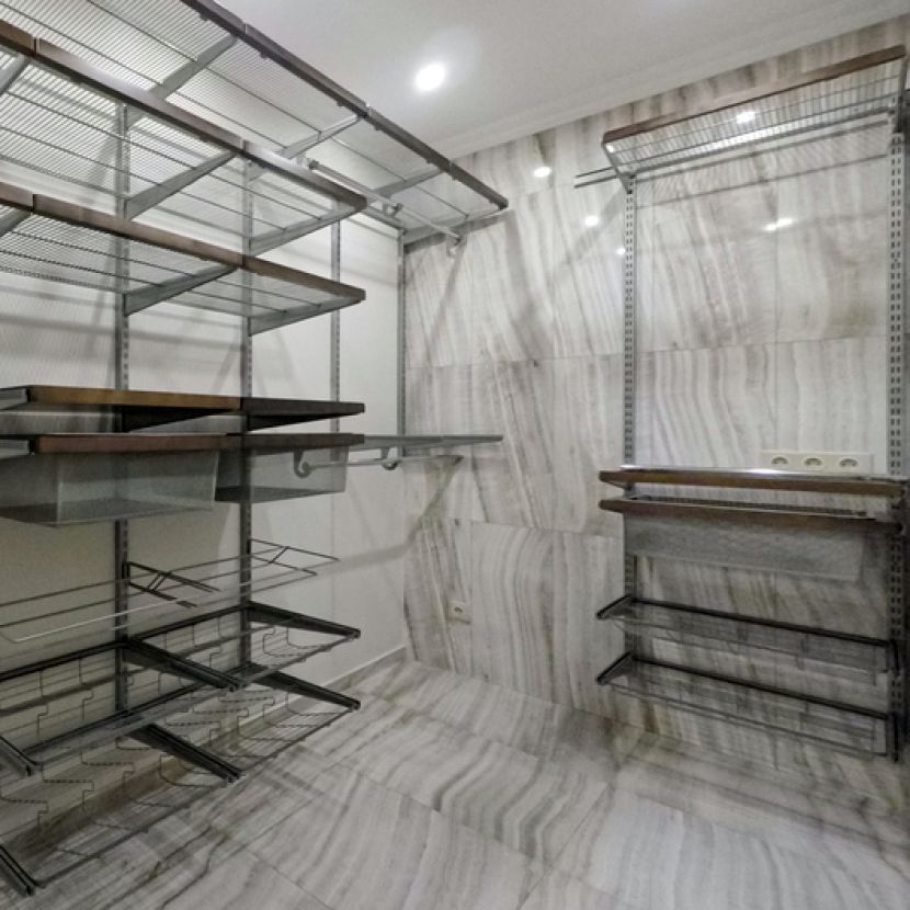 Гардеробная комната в классическом стиле