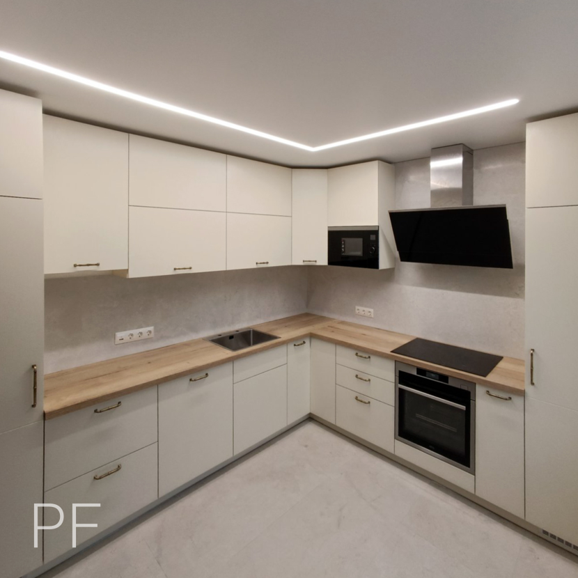 Угловая кухня из шпона со столешницей Дуб