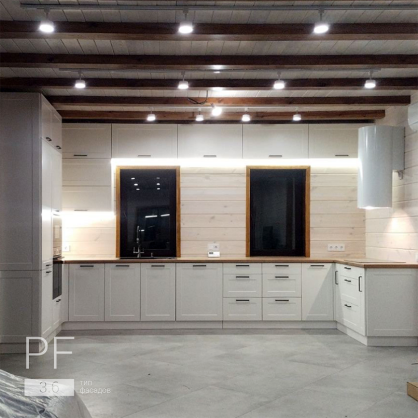 П-образная кухня с двумя окнами