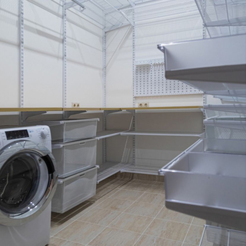 Система хранения для прачечной-кладовой