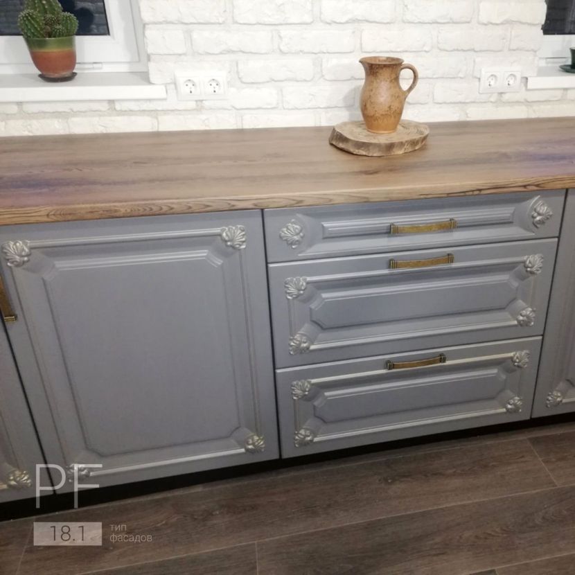 Линейная кухня без верхних шкафов.