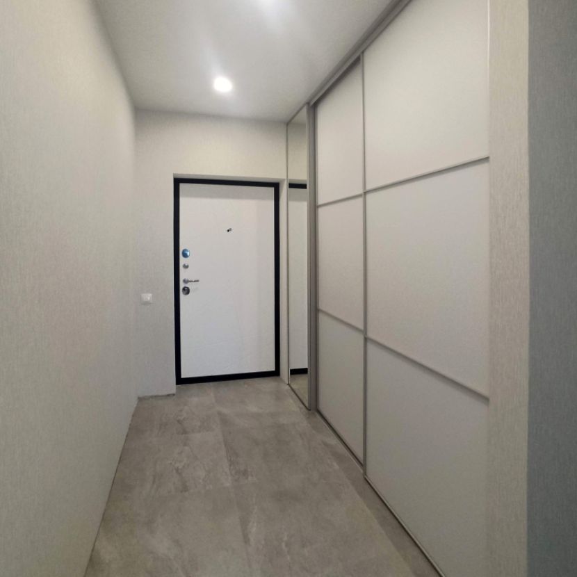 Вместительный шкаф-купе в прихожую