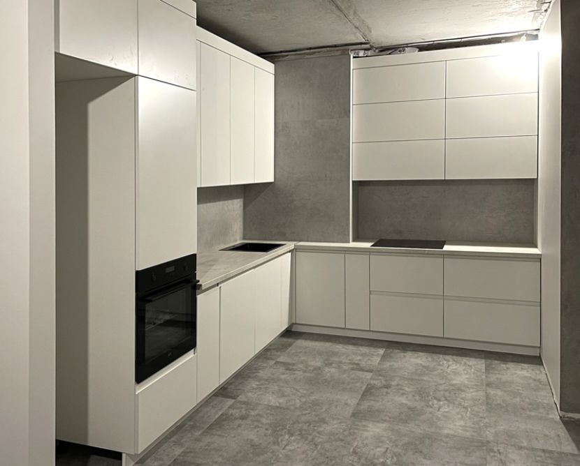 Современная белая кухня