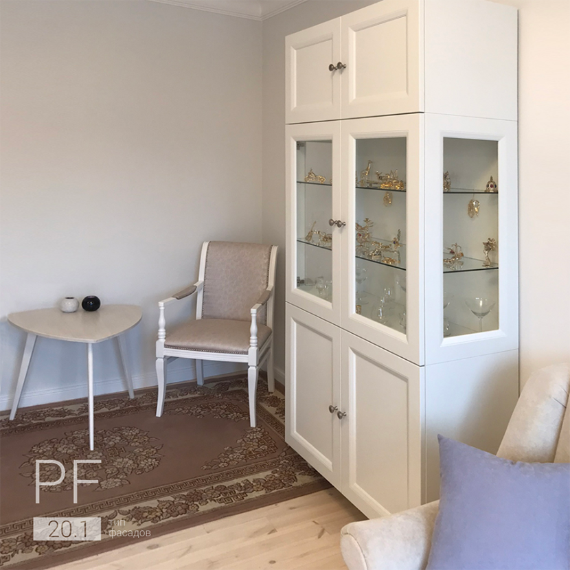 Стильный шкаф с трехсторонней витриной