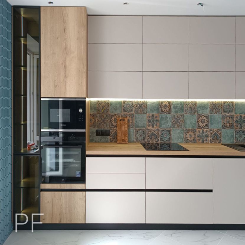 Прямая акриловая кухня с деревянной столешницей