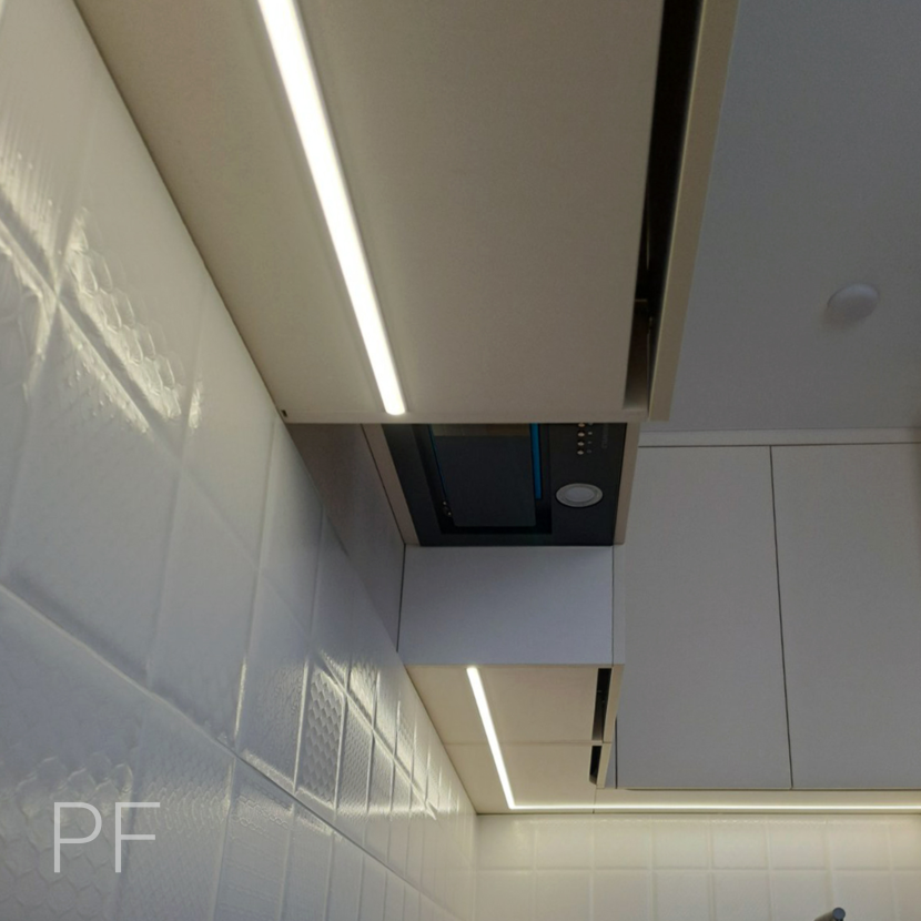 Уютная кухня с подоконником-столешницей