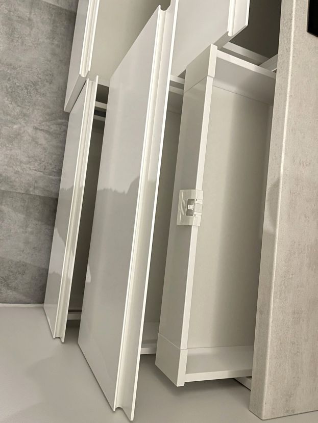 Современная белая кухня