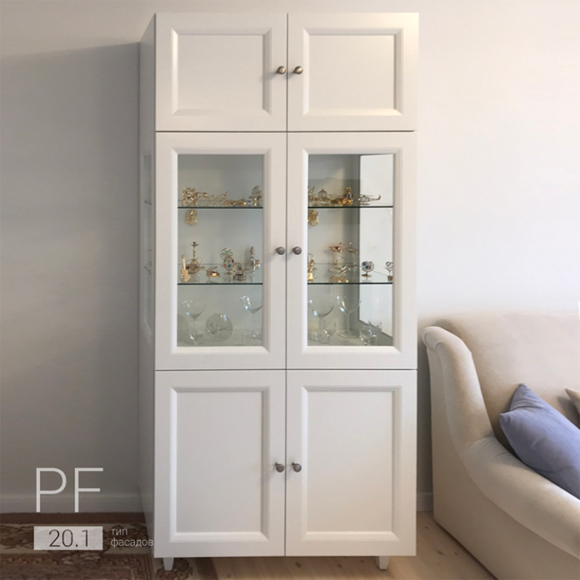 Стильный шкаф с трехсторонней витриной