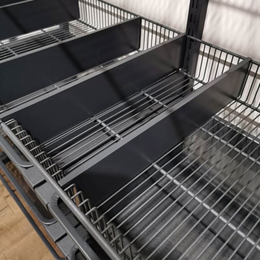 Стильная гардеробная в черном цвете