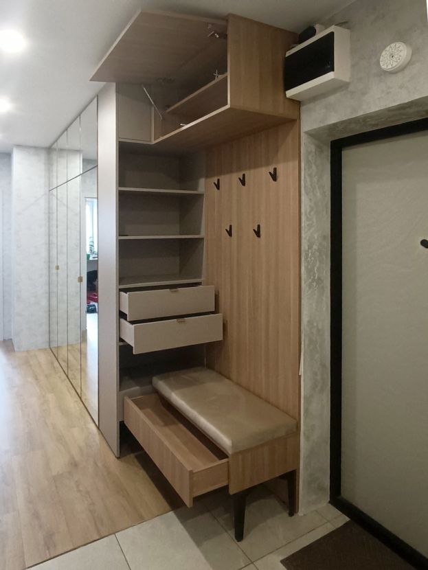 Зеркальный шкаф в прихожую