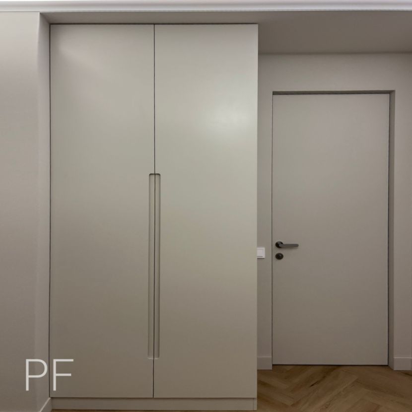 Двухстворчатый распашной шкаф