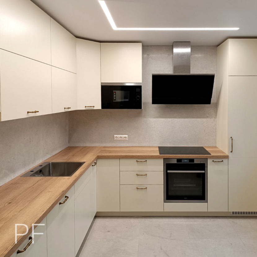 Угловая кухня из шпона со столешницей Дуб