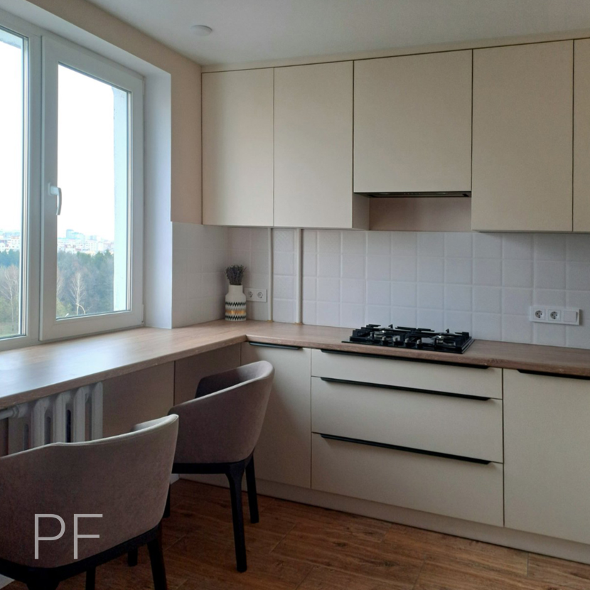 Уютная кухня с подоконником-столешницей