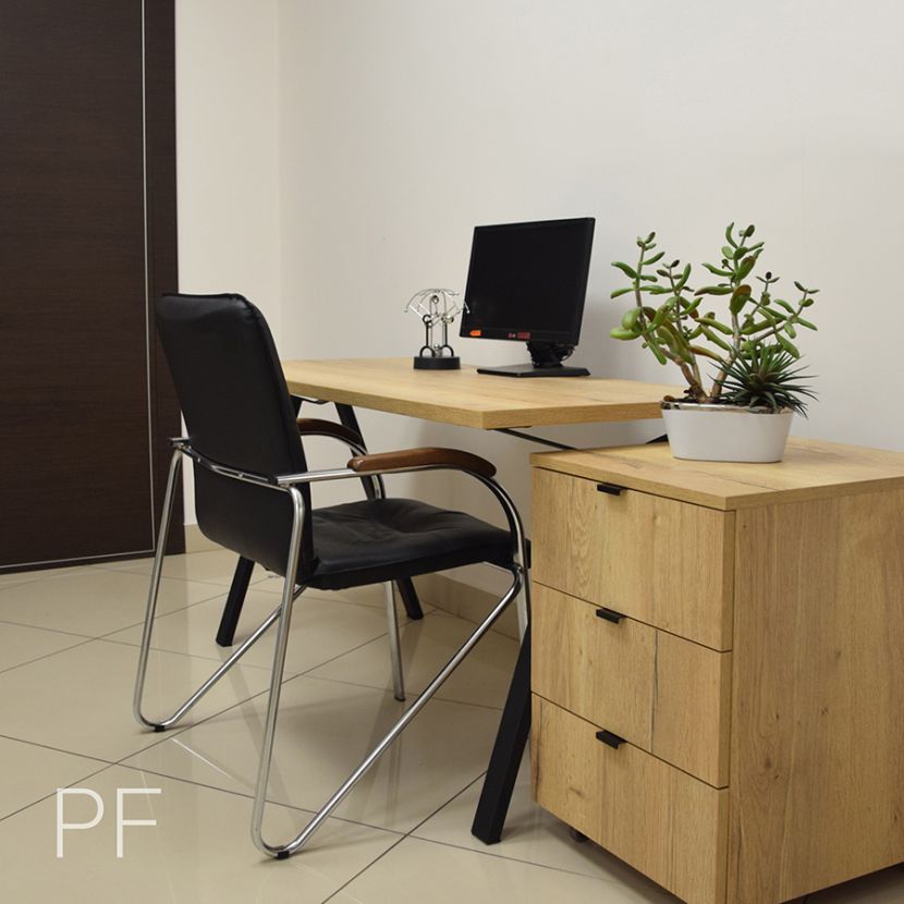 Стол Лофт с черными опорами