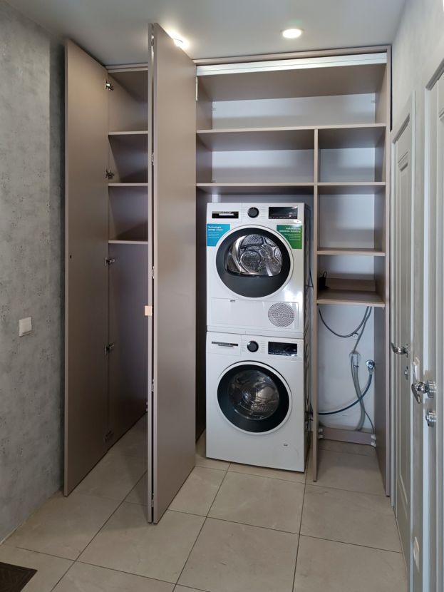 Шкаф для стиральной машины со складными дверями