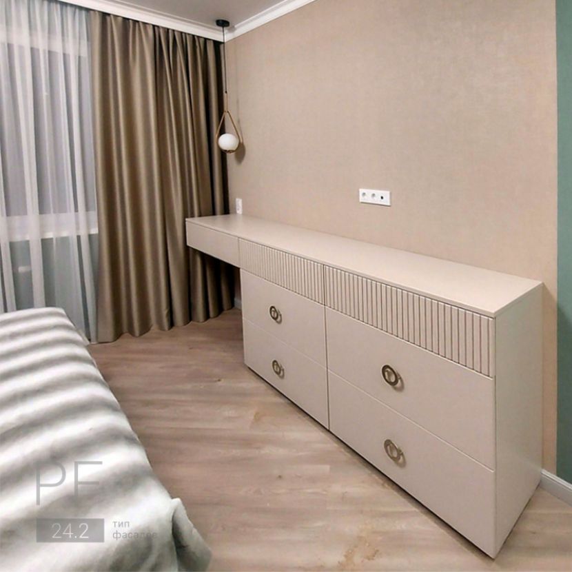 Комод и прикроватные тумбы для спальни