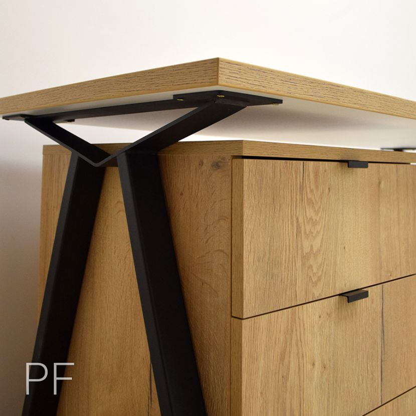 Стол Лофт с черными опорами