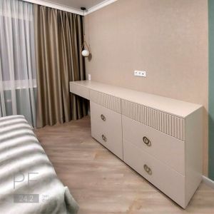 Комод и прикроватные тумбы для спальни