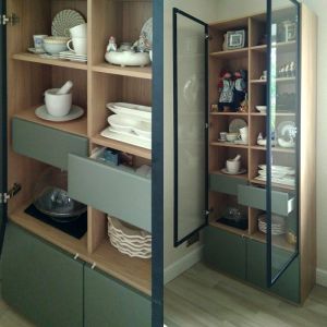 Кухонный стеллаж для посуды.