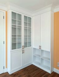 Угловой книжный шкаф
