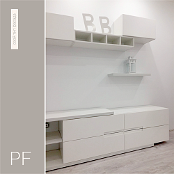 Белая горка для гостиной