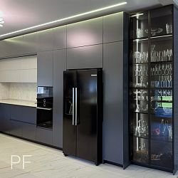 Графитовая П-образная кухня в стиле модерн